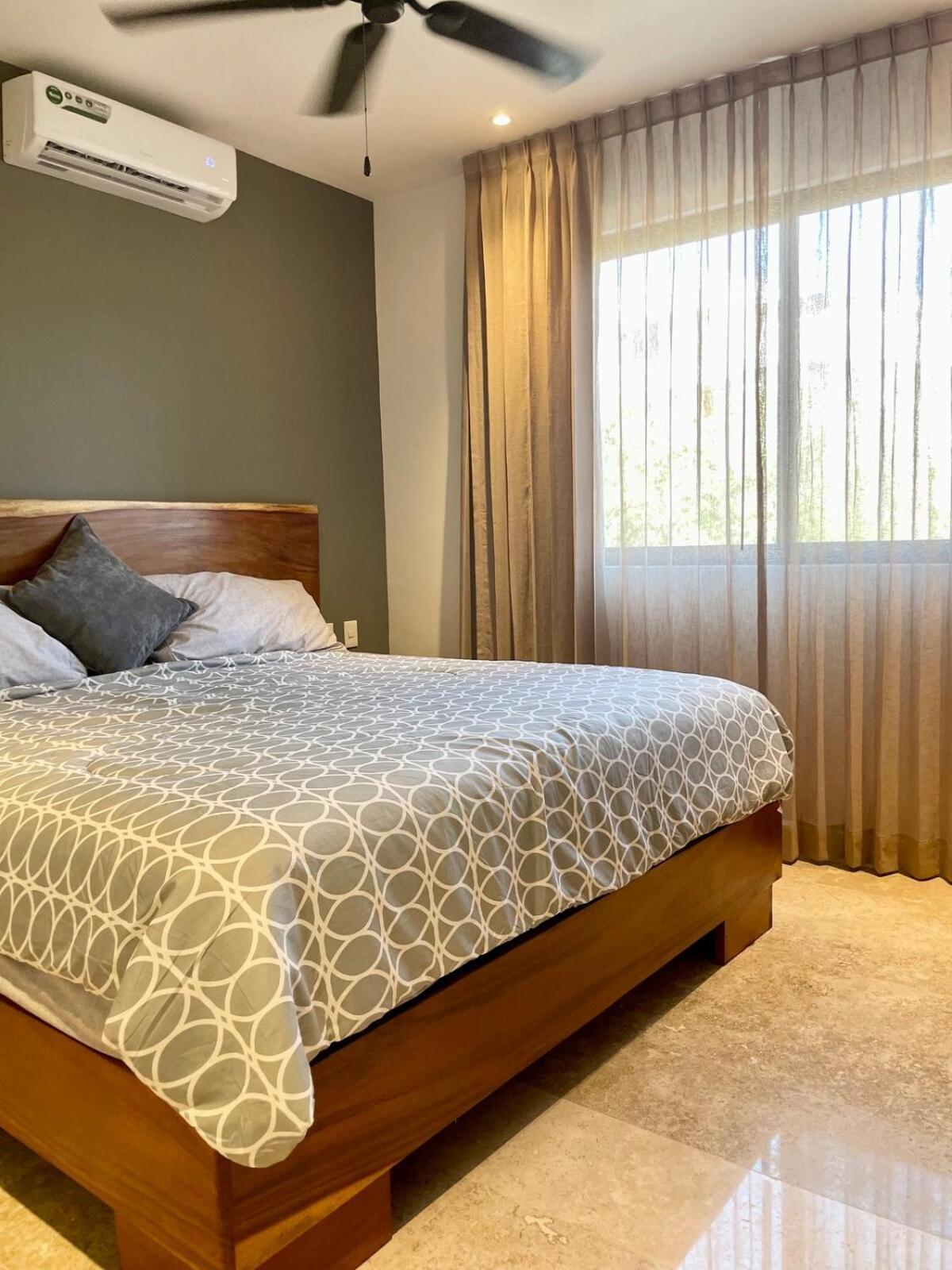2 Bedrooms 10 Minutes To The Apartment